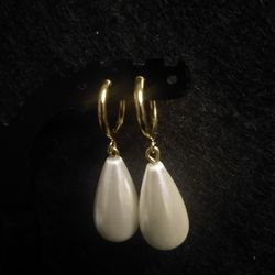 Bridal white drop pearl clip on earrings. Wedding freshwater natural pearl teardrop earrings. Gift for woman