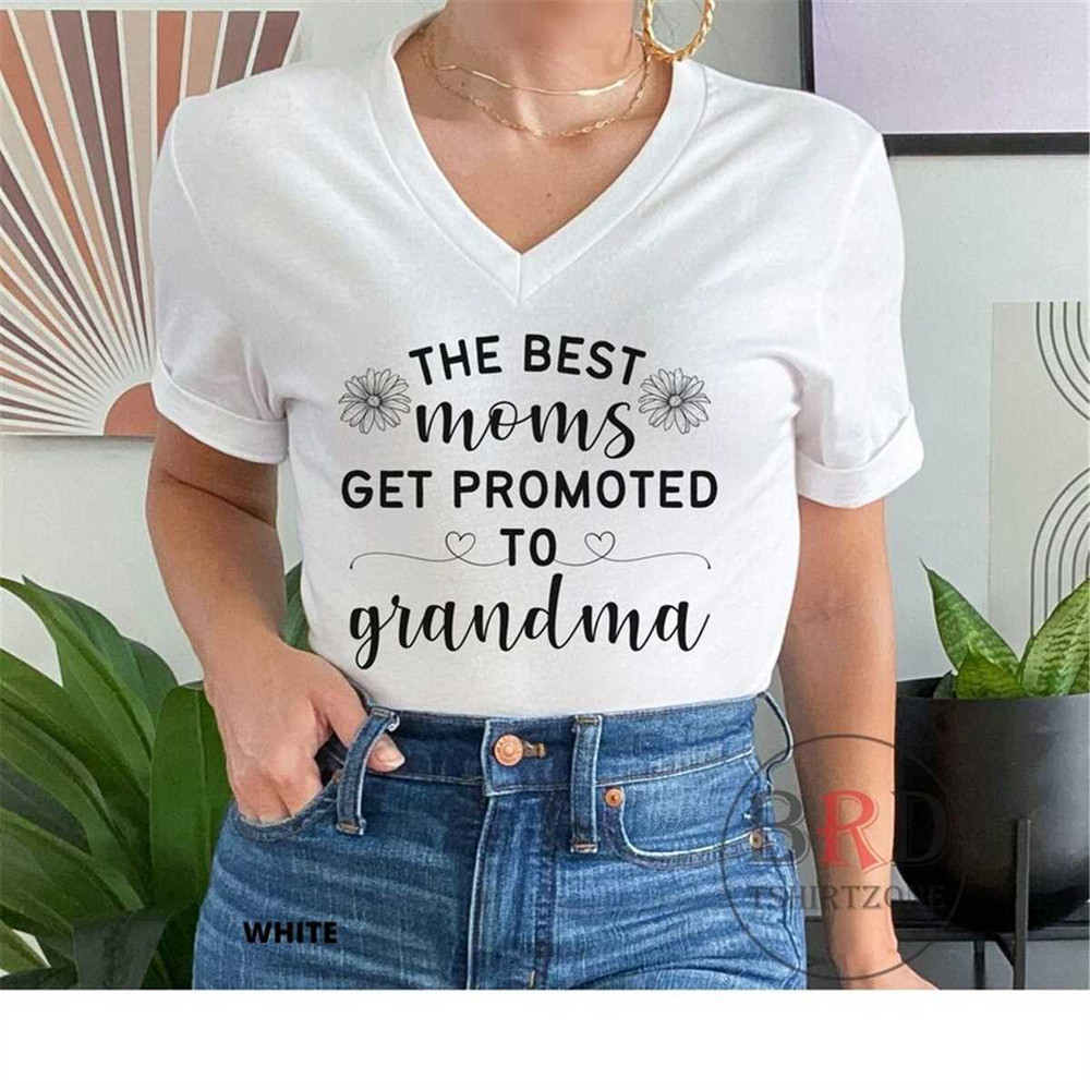 MR-166202395733-pregnancy-announcement-promoted-to-grandma-grandma-to-be-white.jpg