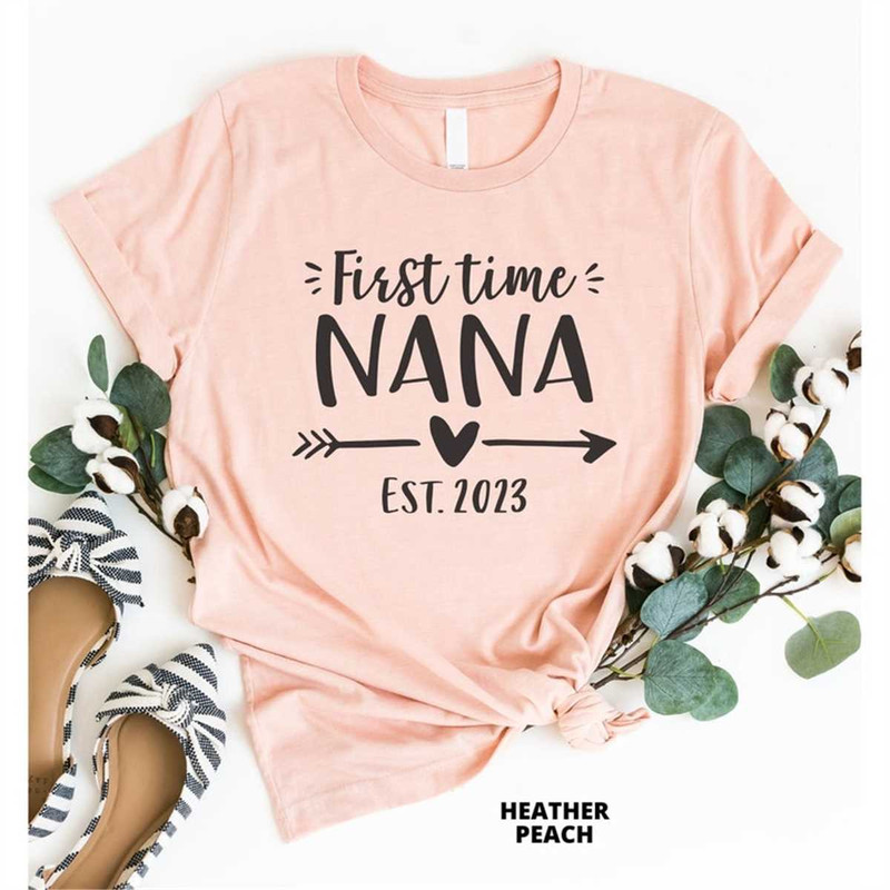 MR-1662023105028-first-time-nana-est-2023-pregnancy-reveal-baby-announcement-heather-peach.jpg