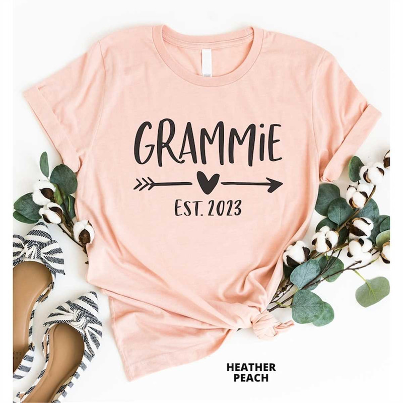 MR-1662023143335-grammie-est-2023-pregnancy-reveal-baby-announcement-grammie-heather-peach.jpg