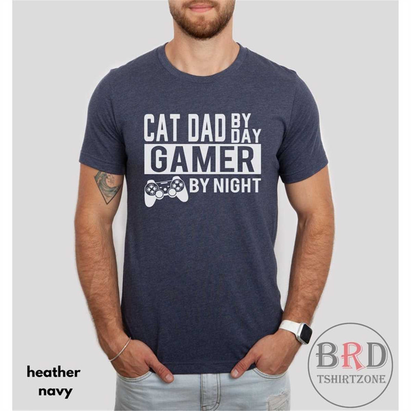 MR-17620239305-cat-dad-by-day-gamer-by-day-heather-navy.jpg