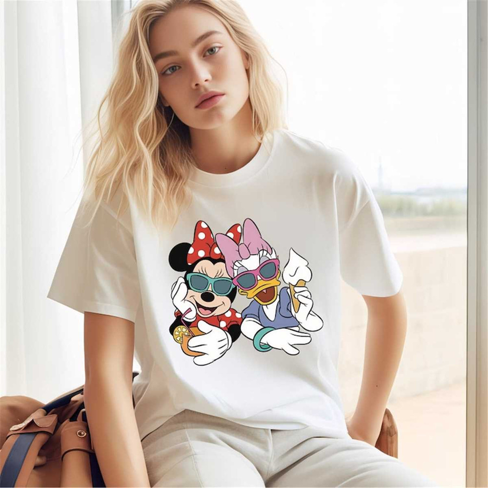 MR-1862023131147-minnie-and-daisy-tshirts-disney-best-friends-clothing-magic-image-1.jpg