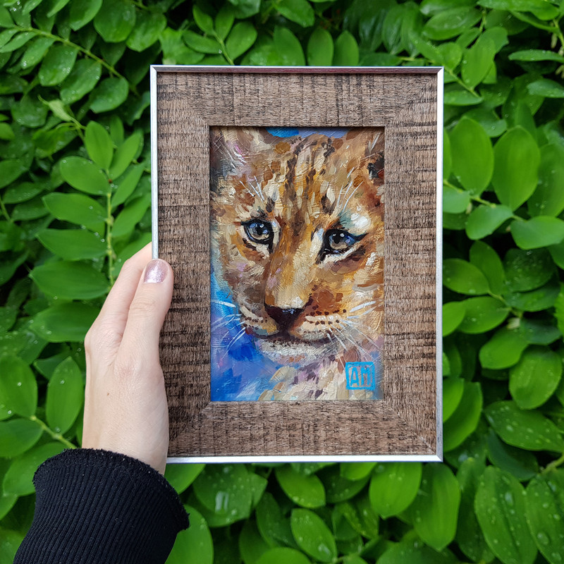 01 Small oil painting in a frame under glass - little lion 5.9 - 3.9 in (10-15cm)..jpg