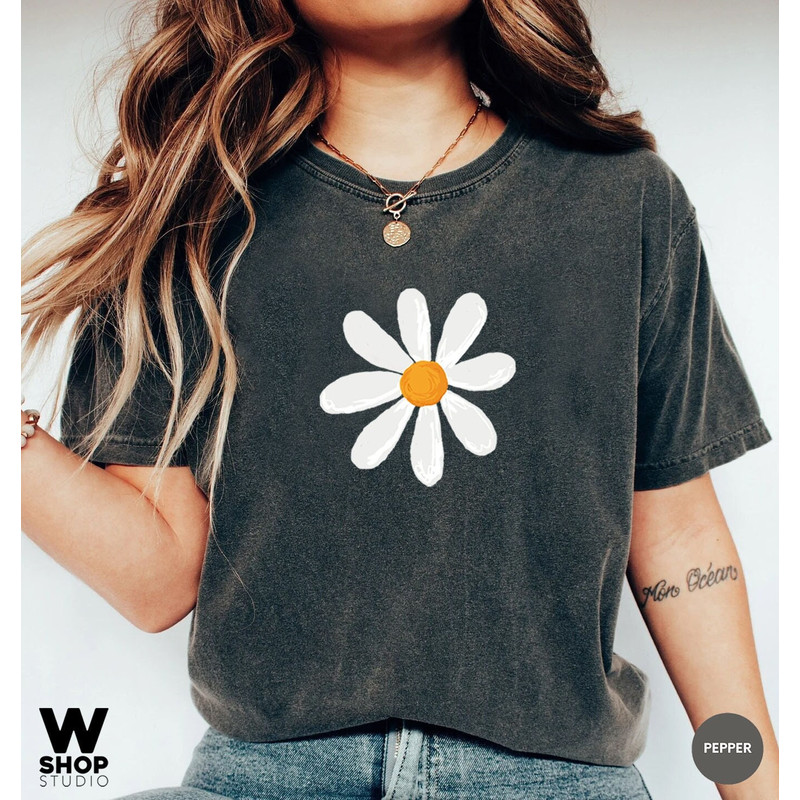 Retro Floral Daisy Tshirt, Wildflowers Shirt, Boho Hippie T-shirt, Flower Shirt, Oversized Women, Ladies Shirts, Best Friend Gift - 1.jpg