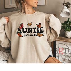auntie est 2023, gift for aunt, pregnancy announcement, reveal to aunt, christmas gift for aunt, auntie sweatshirt, retr