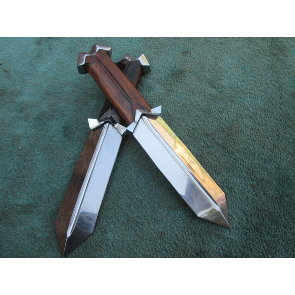 D2 Dagger Knife.JPG