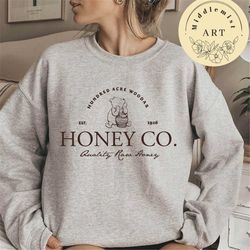 vintage hundred acre woods honey co sweatshirt, retro winnie the pooh est 1926 pullover crewneck, walt disney world, cla