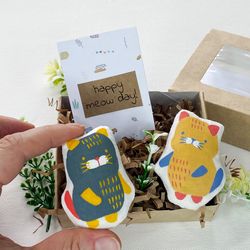 set of 2 cat brooches, couples gift, best friend gift, long distance relationship gift, thank you gift, love you gift
