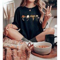 mushroom shirt, mushroom sweatshirt, botanical shirt, hippie shirt, nature shirt, vintage plant shirt, groovy mushroom,