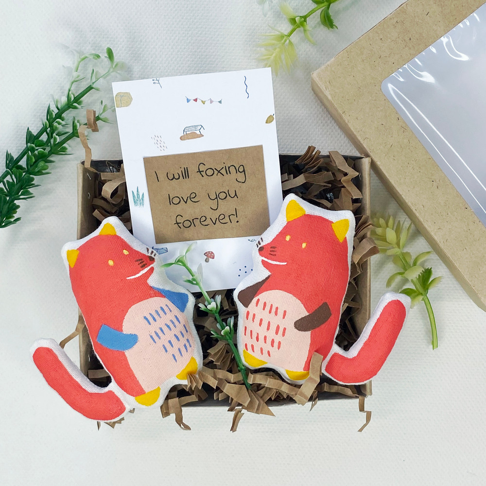 Set-of-2-fox-brooches-Friend-gift-box-Engagement-gift-box-Long-distance-gift-Couples-gift-Pocket-Hug-Love-you-gift-03.jpg