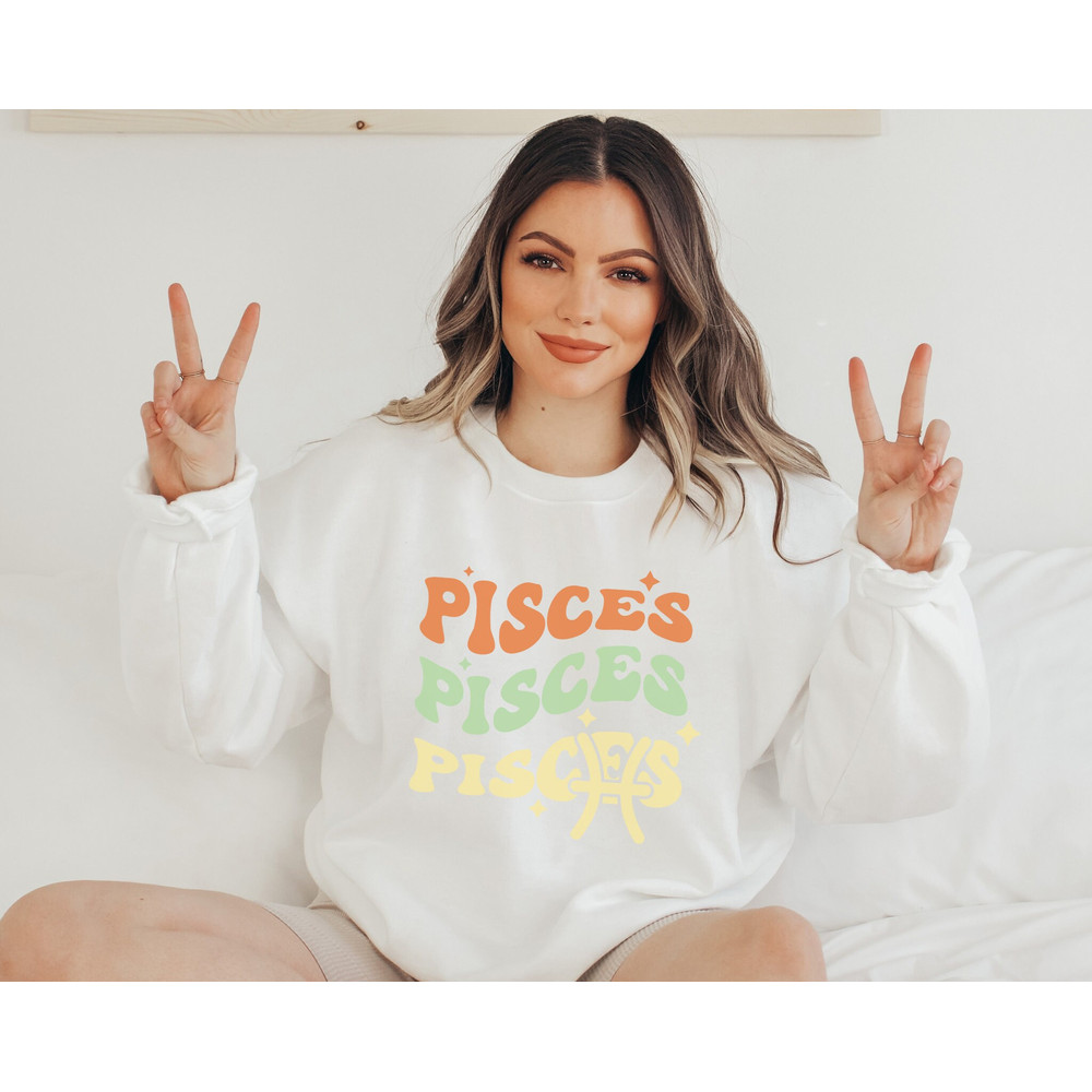 Retro Zodiac Horoscope Sweatshirt, Vintage Pisces Sweatshirt, Zodiac Sign Pisces Sweater, Astrology Birthday Gift, Gift For Pisces - 2.jpg