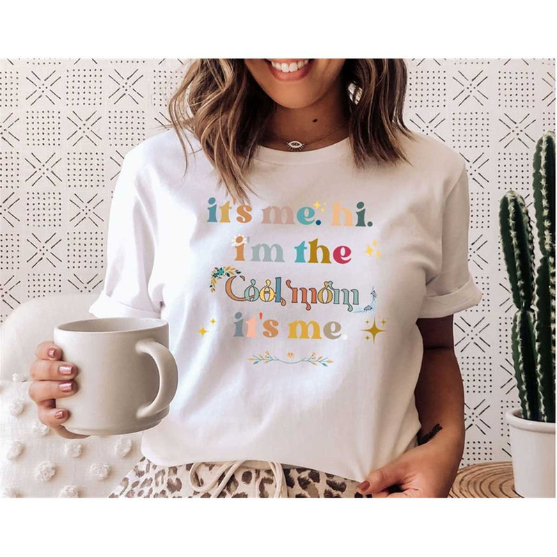 MR-2462023151344-swiftie-mom-tshirt-cool-mom-shirt-its-me-hi-im-the-cool-mom-image-1.jpg