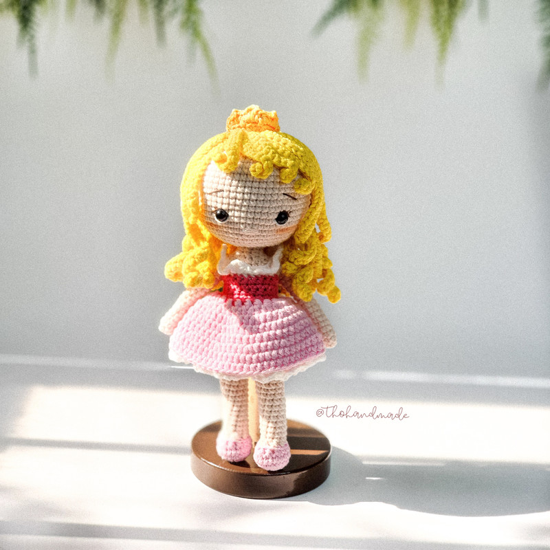 Auora sleeping beauty crochet amigurumi, amigurumi princess, crochet auora stuffed doll, amigurumi fairy doll, birthday, baby shower gift (2).jpg