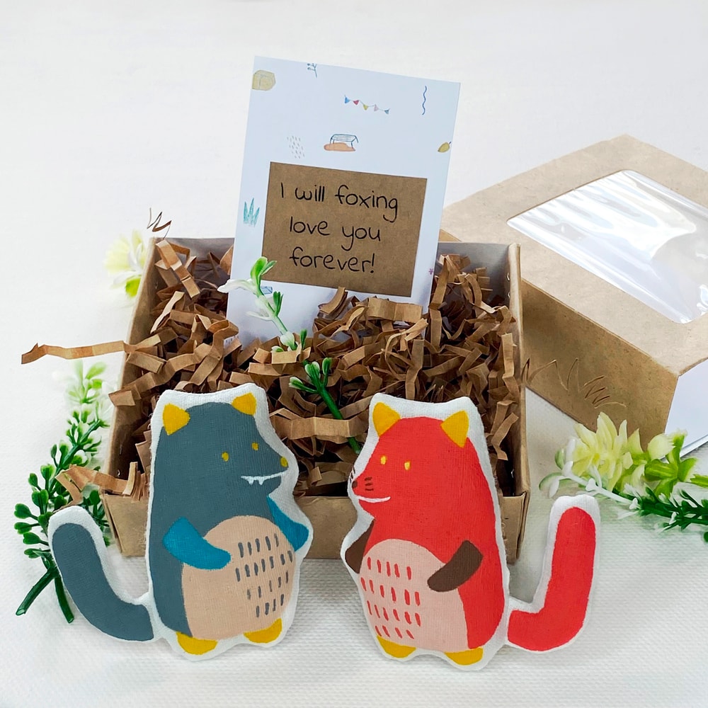 Fox-and-wolf-gift-pins-Birthday-gifts-for-boyfriend-Birthday-gifts-for-best-friend-Pocket-Hug-Personalized-gifts-Love-you-gift-02.jpg
