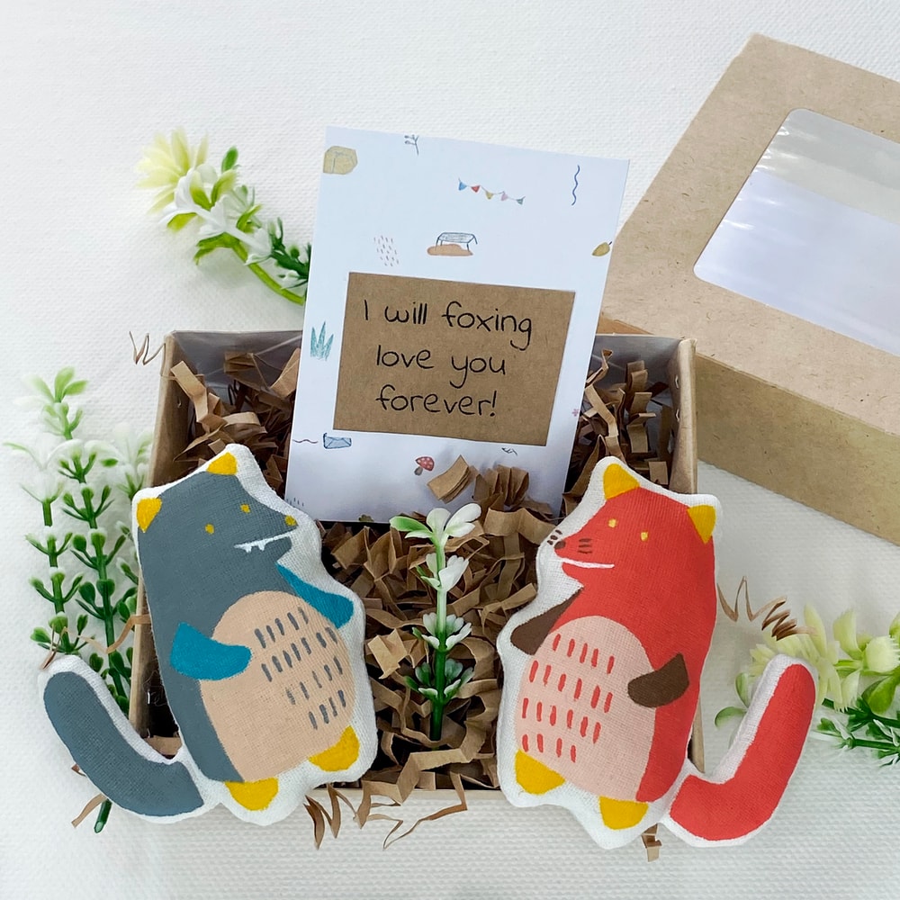 Fox-and-wolf-gift-pins-Birthday-gifts-for-boyfriend-Birthday-gifts-for-best-friend-Pocket-Hug-Personalized-gifts-Love-you-gift-04.jpg