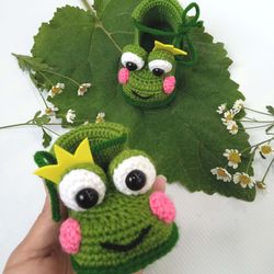Crochet cute little frogs baby booties Handmade newborn shoes Warm toddler slippers Soft footwear Baby shower party gift