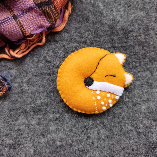 sleeping-fox-pin-jewelry