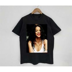 aesthetic rihanna smile shirt, rihanna team vintage 90s t-shirt, rihanna unisex shirt, music rnb singer rapper shirt, gi