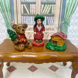 Vintage ceramic figurines for a dollhouse. 1:12. Mini figurines for a doll. Dollhouse accessories.