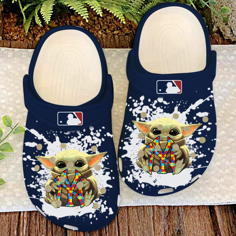 New York Yankees Ny Baby Yoda Autism Crocs Clog Shoes.jpg