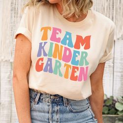 team kinder garten, retro kinder team back to school kindergarten teacher novelty t-shirt