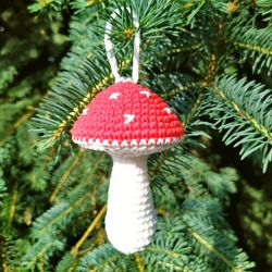 Crochet Christmas ornament mushroom pattern Amigurumi mushroom crochet pattern Crochet mushroom decoration white and red