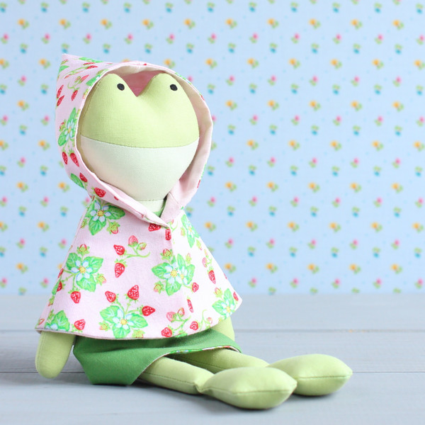 frog-doll-sewing-pattern-1-1.JPG