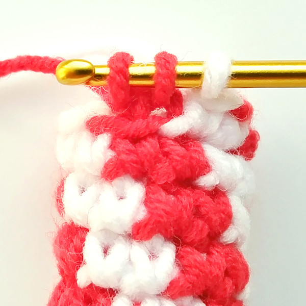 Christmas ornament crochet pattern red and white.jpg