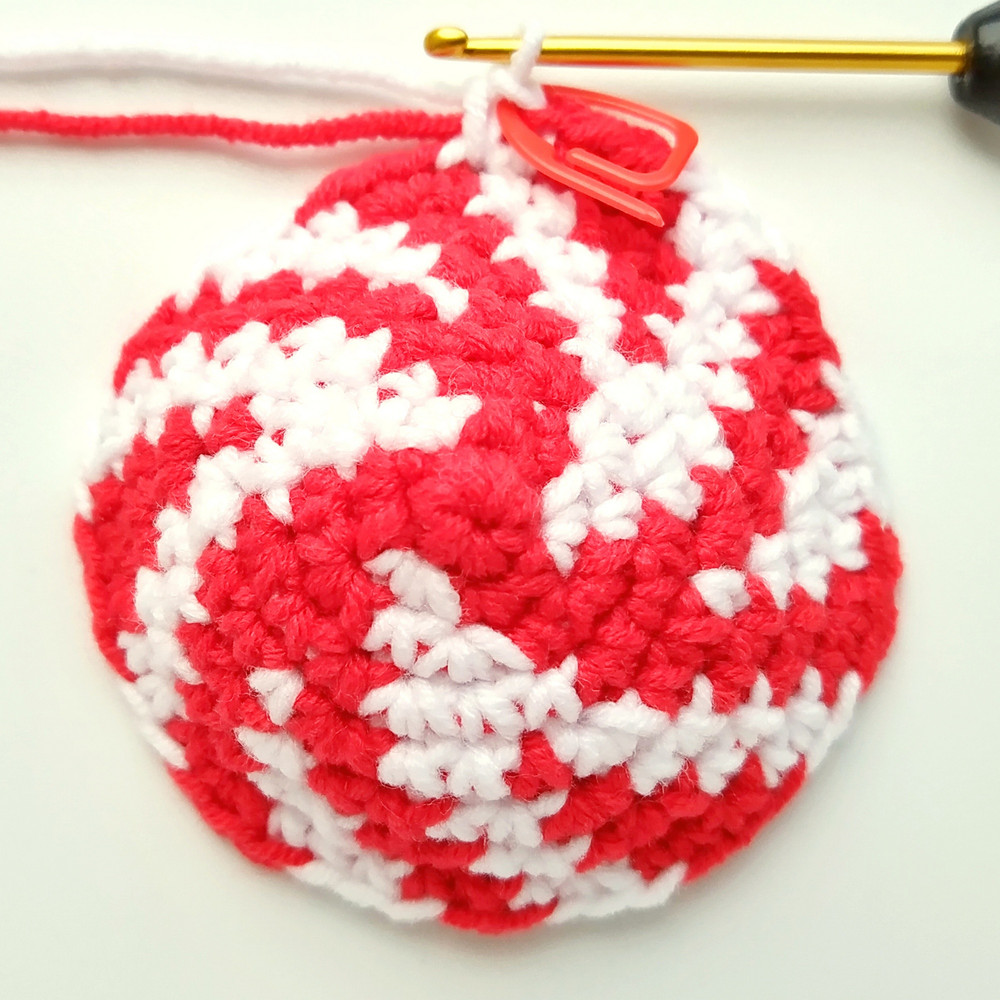 Christmas bauble red and white patternjpg