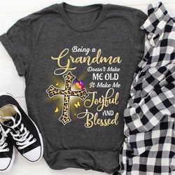being a grandma doesn't make me old nana shirt, best gift for grandma t-shirt, leopard grandma shirt