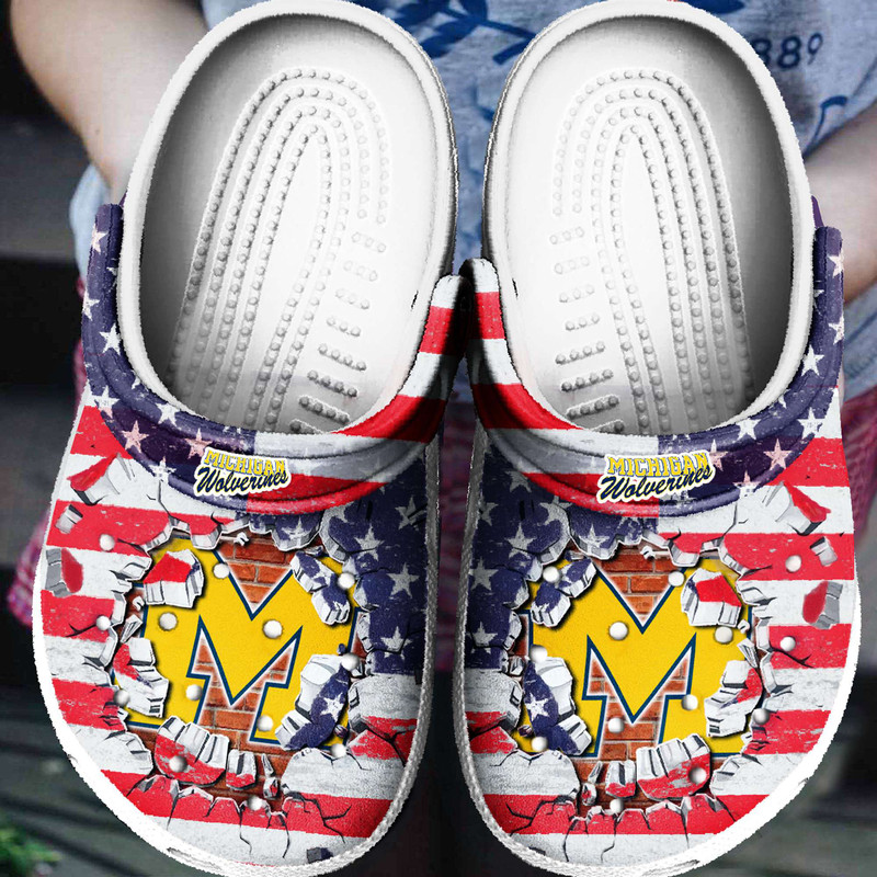 Michigan Wolverines Crocs Clog Shoes.jpg