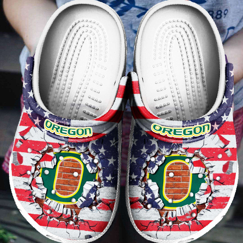 Oregon Ducks Crocs Clog Shoes.jpg