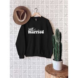 just married sweatshirt, couple sweatshirt, honeymoon sweatshirt, matching sweatshirt, wife and husband sweatshirt, brid