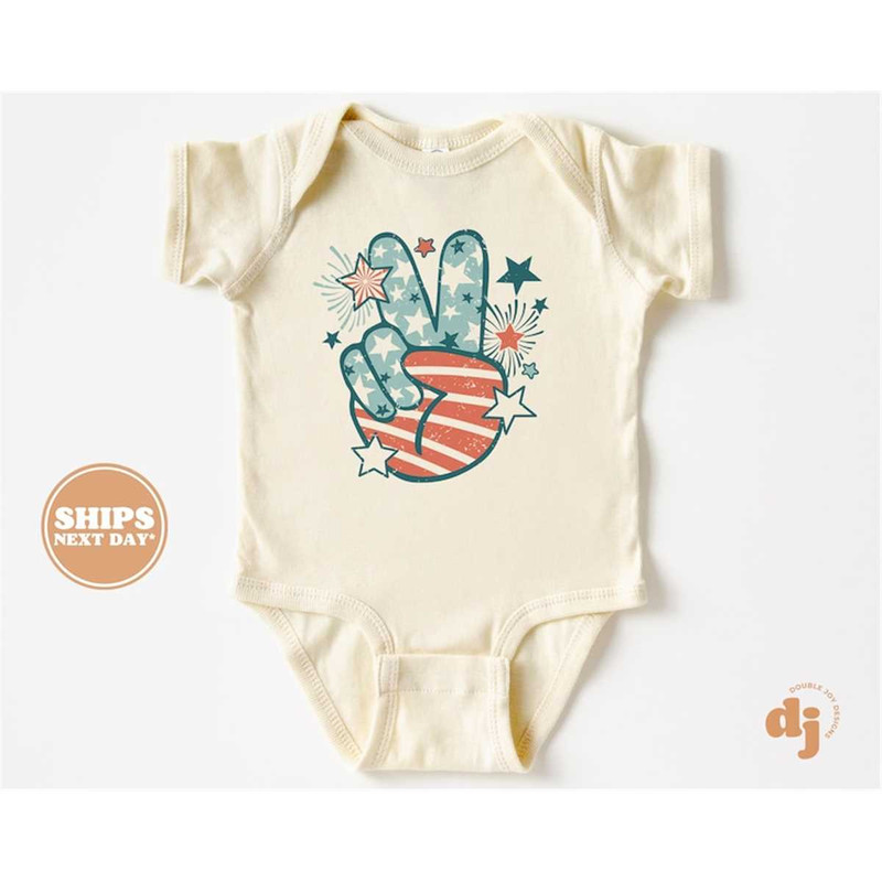 MR-7720238828-baby-onesie-flag-peace-finger-4th-of-july-bodysuit-baby-image-1.jpg