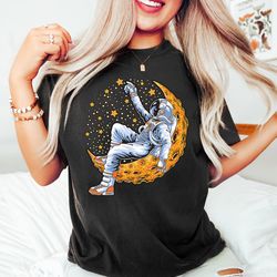 astronaut sweatshirt,space sweatshirt,moon sweatshirt,astronaut moon tshirt,astronaut lover,birthday gift,outer space sh