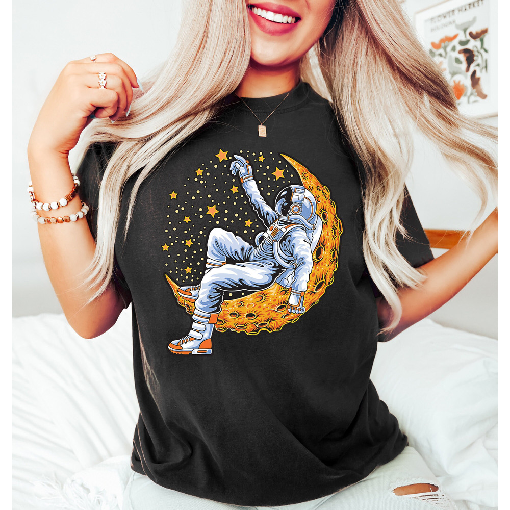 Astronaut Sweatshirt,Space Sweatshirt,Moon Sweatshirt,Astronaut Moon Tshirt,Astronaut Lover,Birthday Gift,Outer Space Shirt,Boho Graphic Tee - 1.jpg