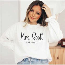 custom mrs sweatshirt, mrs last name sweatshirt, wifey sweatshirt, bride sweatshirt, mrs custom, future mrs, bride perso