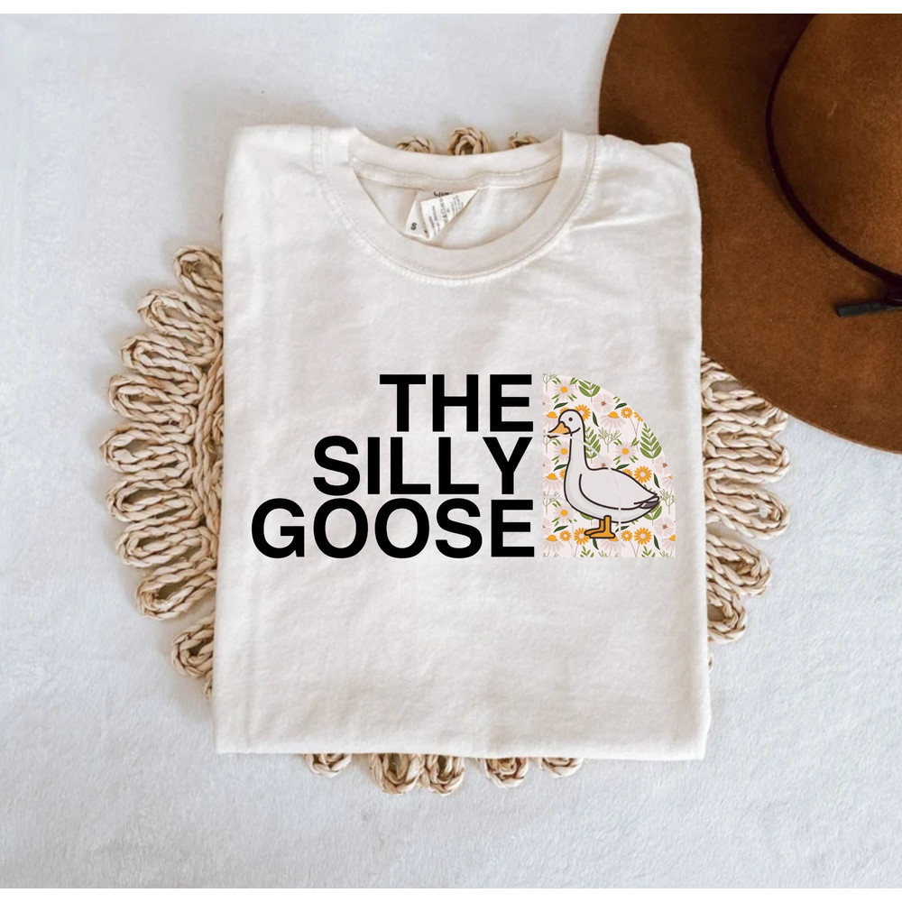 Retro Silly Goose Comfort ColorsĀ®, Silly Goose Shirt, Silly Goose Sweatshirt, Silly Goose University Shirt, Goose Pullover, Unisex Goose Tee - 4.jpg