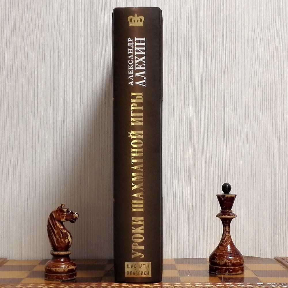 chess-textbook-alekhine.jpg