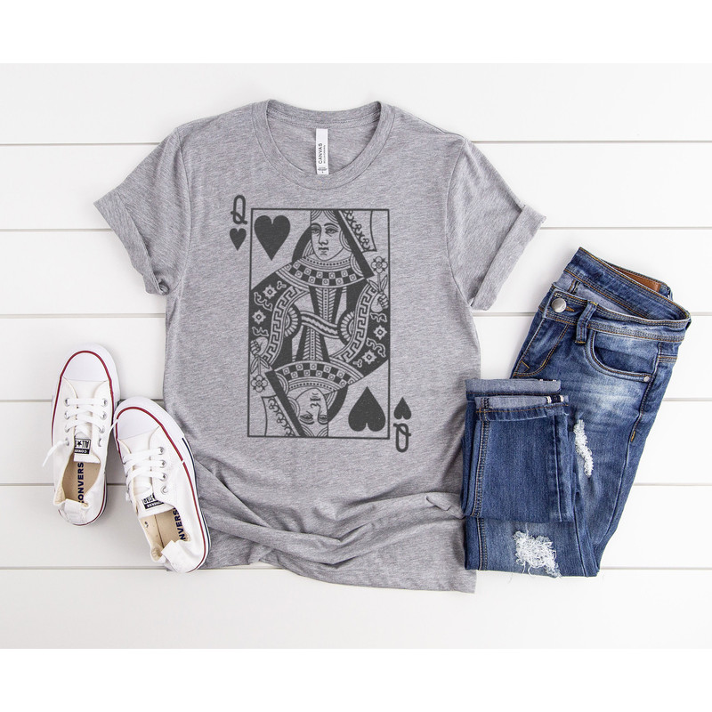 Queen of Hearts Oversized Graphic Tee Shirt for Women Women's T-Shirt Vintage Feminist Tee Playing Cards Gift for her (B) - 4.jpg