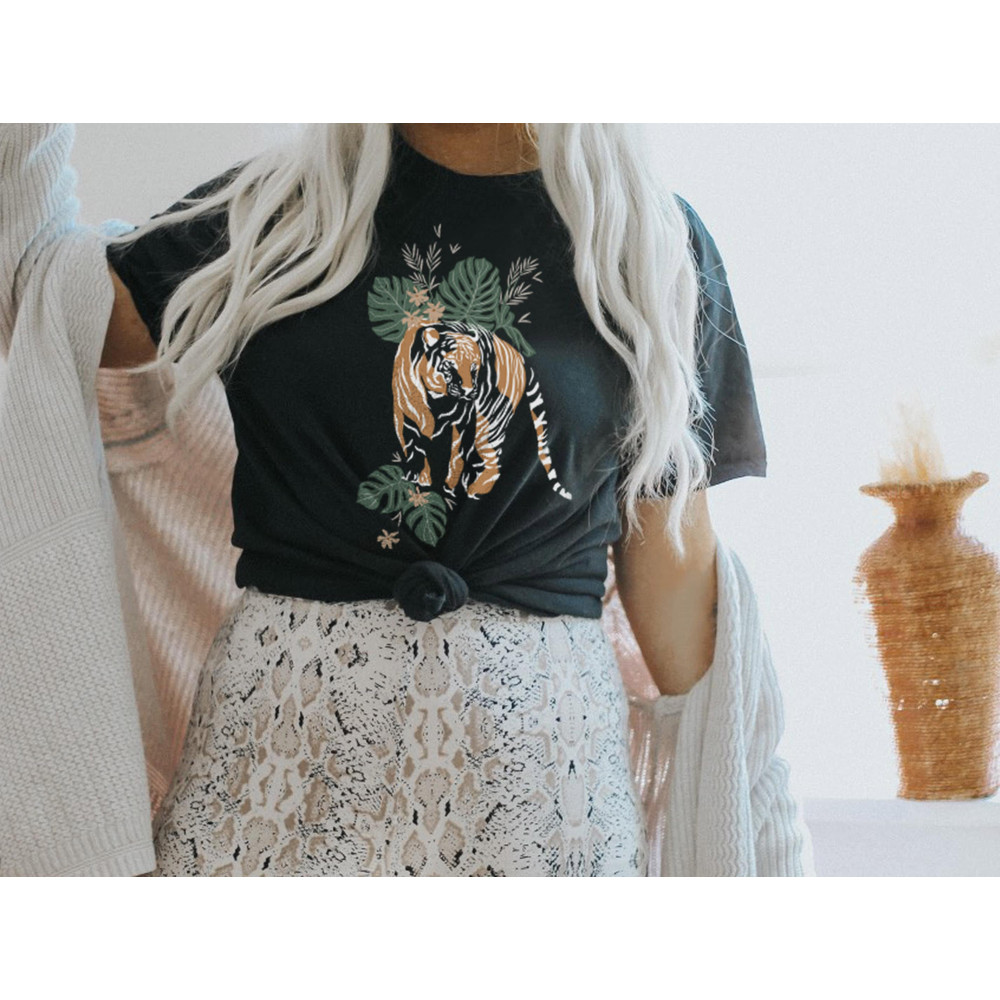 Tiger Graphic Tee Women's Oversized T-Shirt Tropical Jungle Vintage Tee Get em Tiger Gift for her - 2.jpg