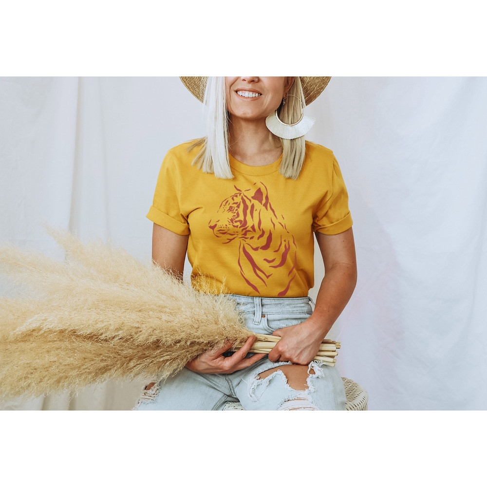 Tiger Graphic Tee Shirt Women's Oversized T-Shirt Tropical Jungle Vintage Tee Get em Tiger Gift for her - 3.jpg