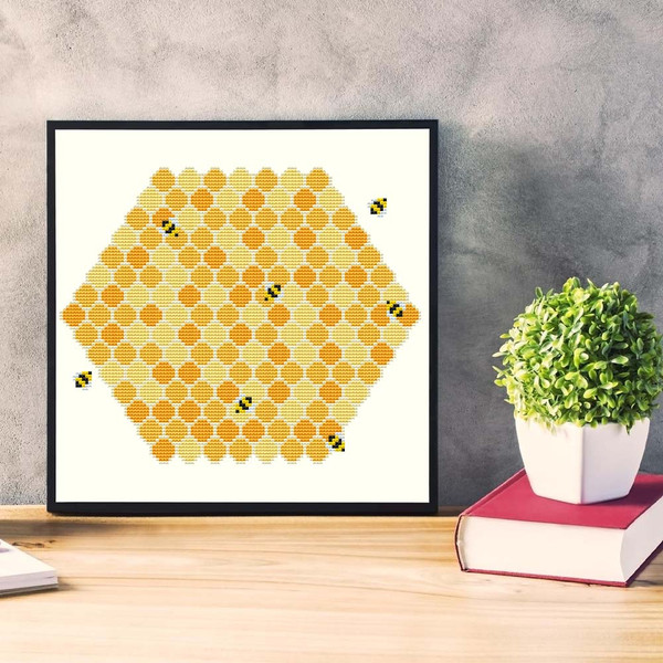 Honey Bee-2.jpg