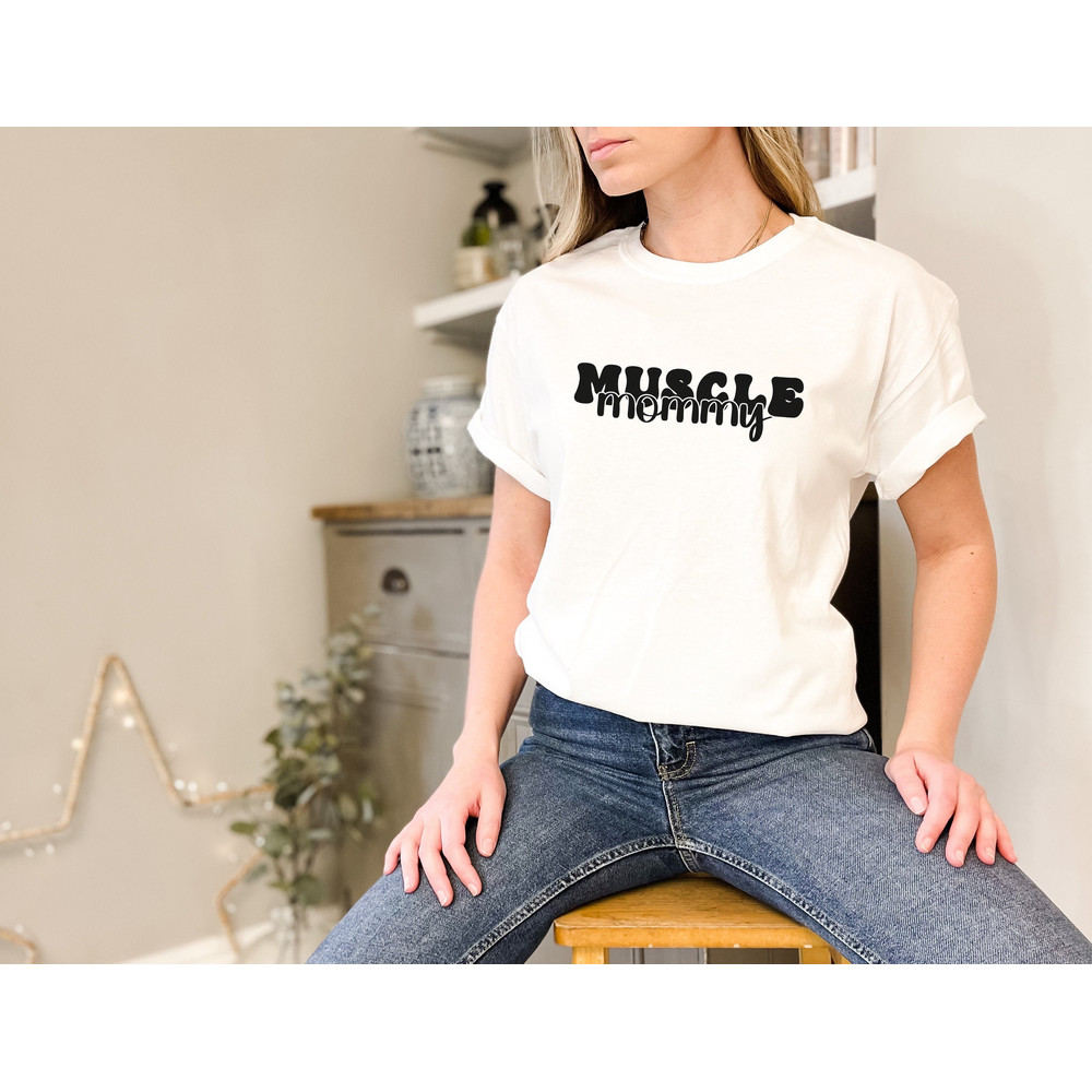Vintage Muscle Mommy Gym Shirt, Oversized Fitness Tee for Women, Bodybuilder and Weightlifting Gift,Gym Mommy Tee,Fitness Shirt for Women - 1.jpg