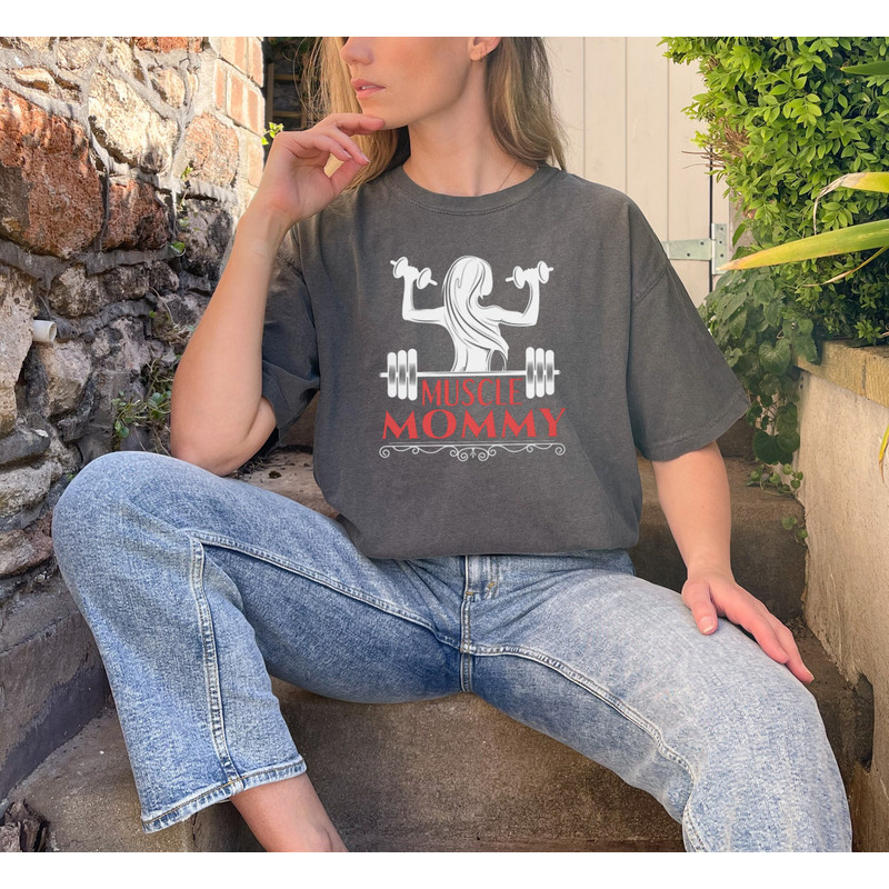 Womens Shirt That Lifts, Oversized Fitness Tee for Women, Bodybuilder and Weightlifting Gift,Gym Mommy Tee,Fitness Shirt for Women - 1.jpg