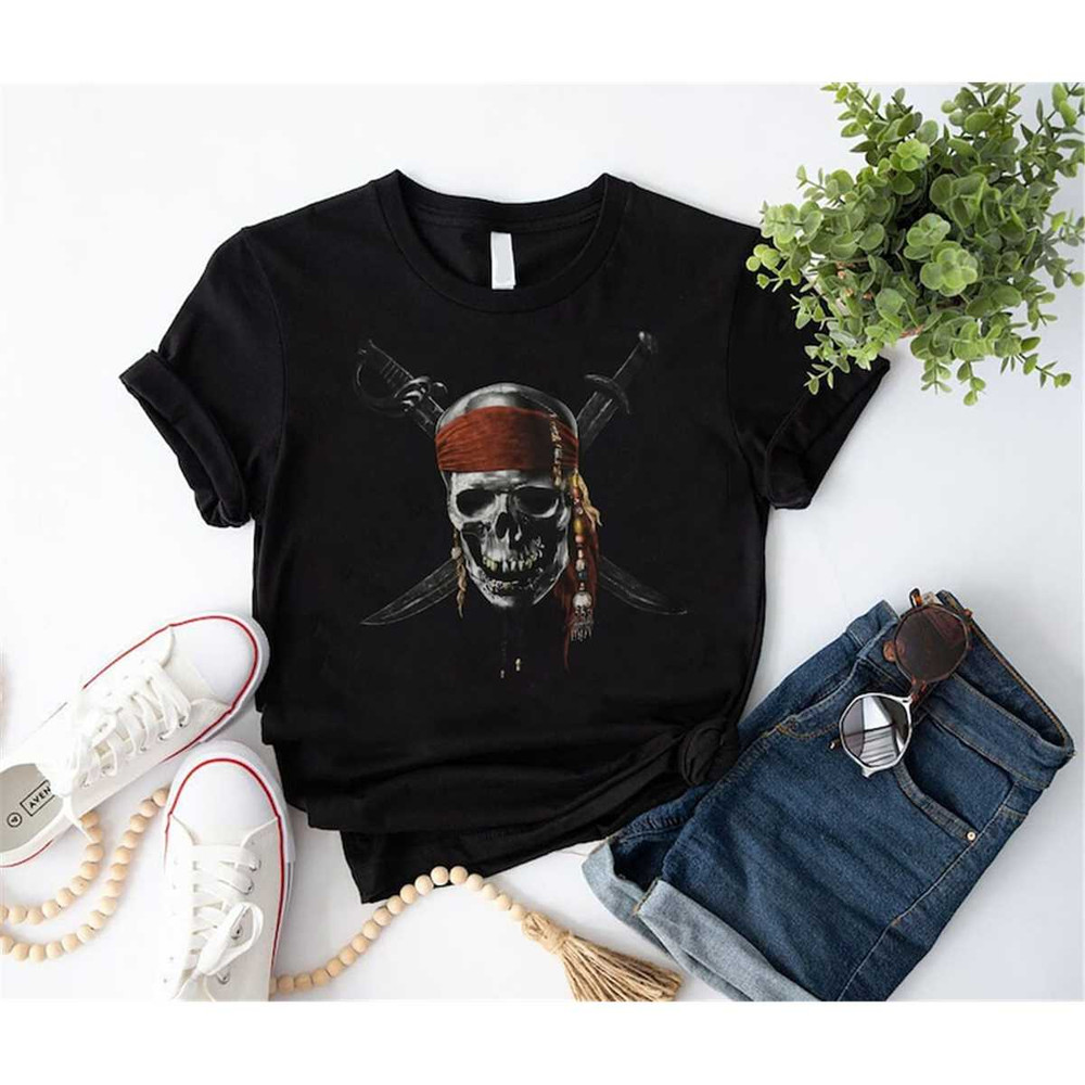 MR-1772023102939-pirates-of-the-caribbean-chrome-skull-t-shirt-pirates-of-the-image-1.jpg
