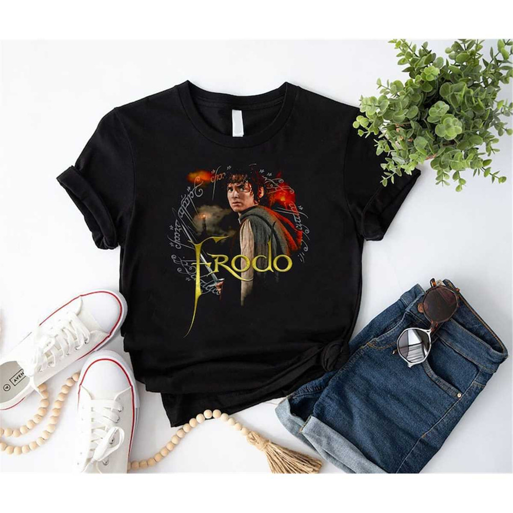 MR-1772023122735-lord-of-the-rings-frodo-baggins-ring-bearer-elijah-wood-image-1.jpg