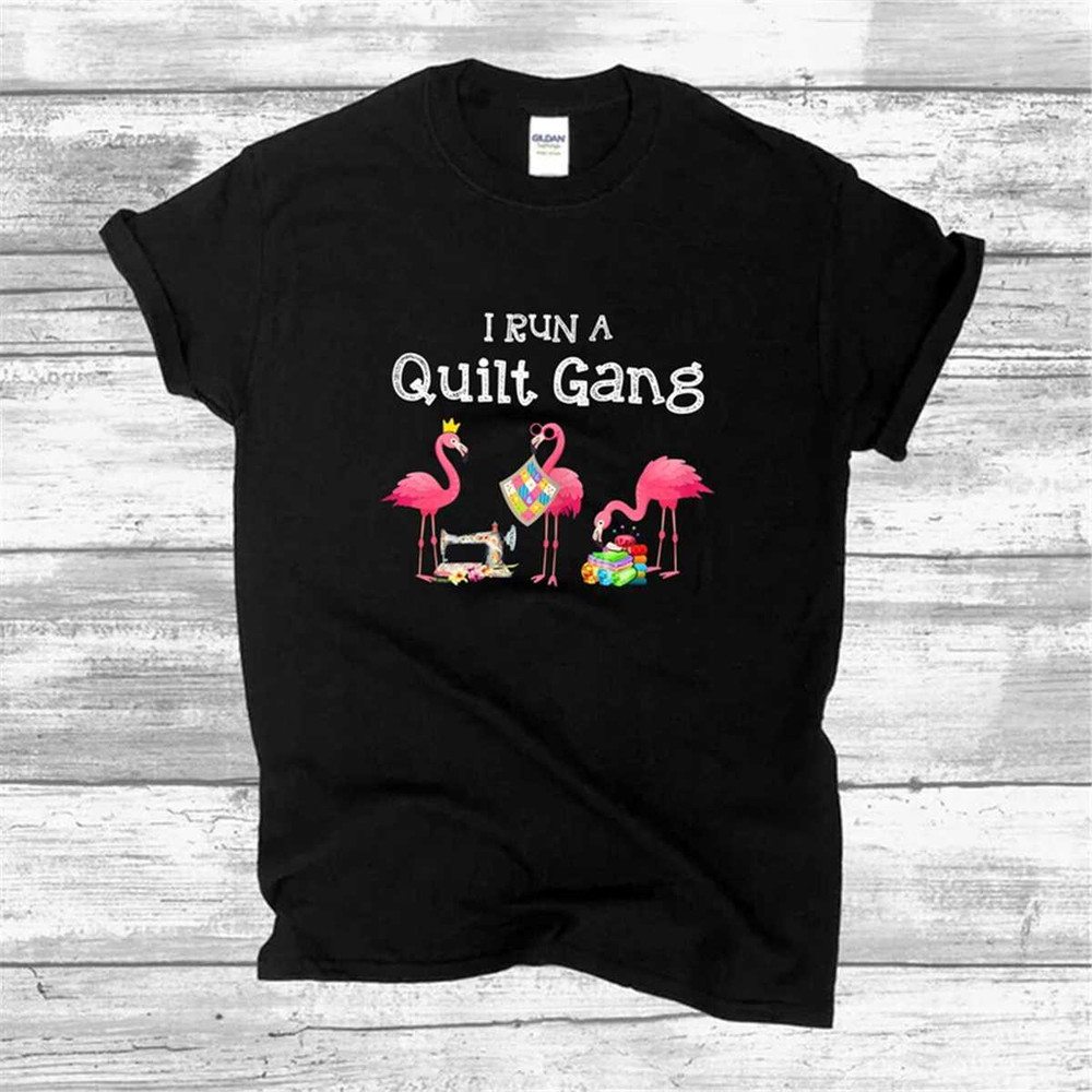 MR-1872023142330-i-run-a-quilt-gang-funny-quilting-tshirt-quilting-flamingo-image-1.jpg