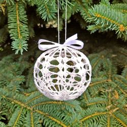 Crochet lace Christmas baubles pattern - Easy crochet Christmas ornaments patterns - Christmas decorations ball for tree