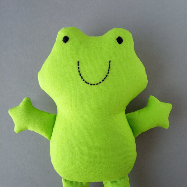 soft-toy-frog-handmade-sewing-project-for-beginners